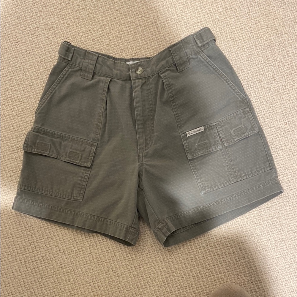 Columbia Women’s khaki cargo shorts